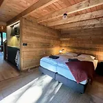 Unieke Boomhutten Met Hot Tub Door Bed En Boshuisjes