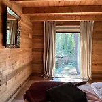 펜션 Unieke Boomhutten Met Hot Tub Door Bed En Boshuisjes *