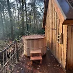 Unieke Boomhutten Met Hot Tub Door Bed En Boshuisjes * 오이스터위지크