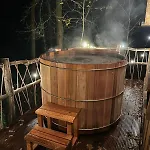 Unieke Boomhutten Met Hot Tub Door Bed En Boshuisjes 오이스터위지크
