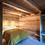 펜션 Unieke Boomhutten Met Hot Tub Door Bed En Boshuisjes