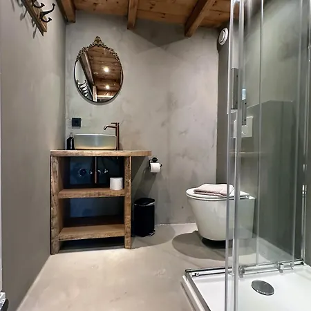 Unique Treehouses With Hot Tub By Bed En Boshuisjes * Ойстервейк