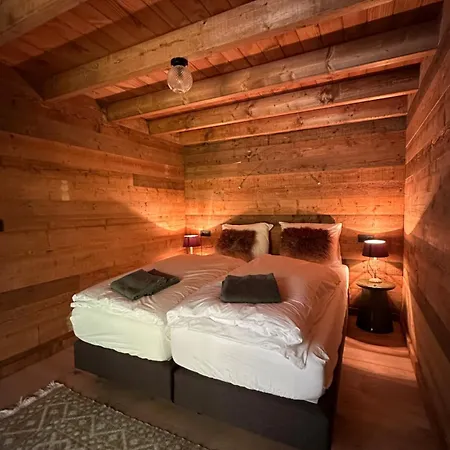 Unique Treehouses With Hot Tub By Bed En Boshuisjes *