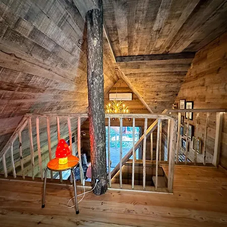 Unique Treehouses With Hot Tub By Bed En Boshuisjes * Ойстервейк