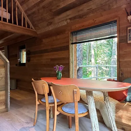 Дом отдыха Unique Treehouses With Hot Tub By Bed En Boshuisjes *