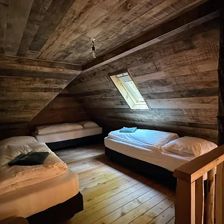 Unique Treehouses With Hot Tub By Bed En Boshuisjes *