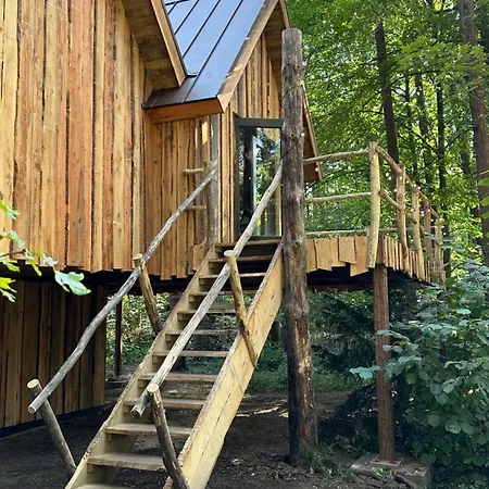 Дом отдыха Unique Treehouses With Hot Tub By Bed En Boshuisjes *