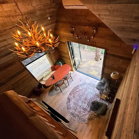 Дом отдыха Unique Treehouses With Hot Tub By Bed En Boshuisjes Ойстервейк