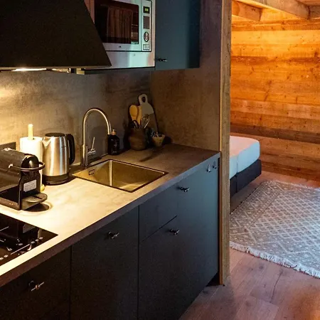 Unique Treehouses With Hot Tub By Bed En Boshuisjes *