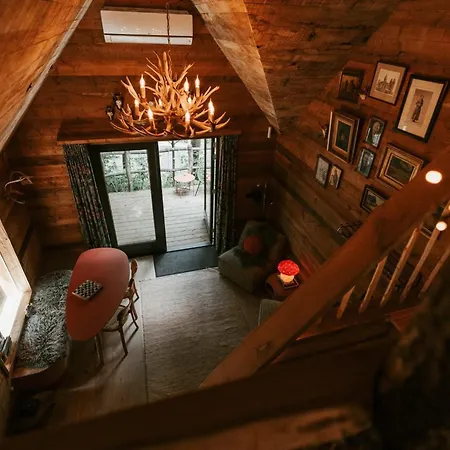 Unique Treehouses With Hot Tub By Bed En Boshuisjes Holiday home