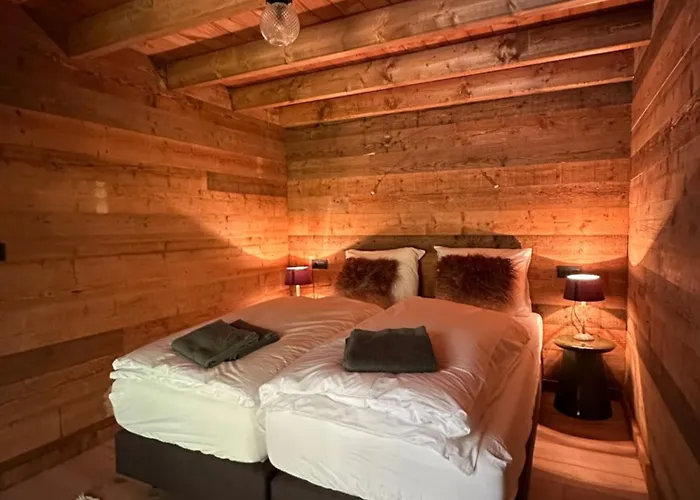 New Unique Treehouses With Hot Tub In *