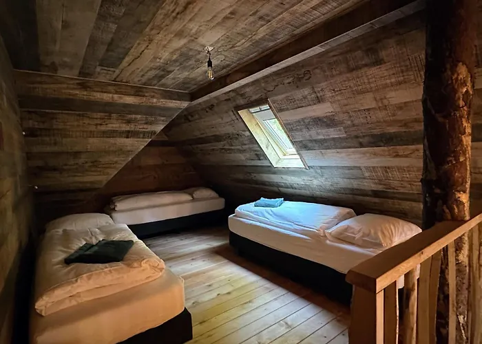 New Unique Treehouses With Hot Tub In *